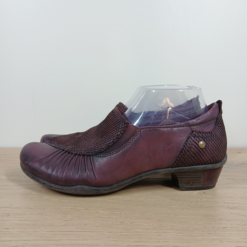 Earth Shoes Women 10B Burgundy Leather Slip On Low Heel Comfort Loafers